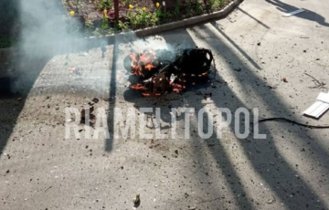 В центре Мелитополя взорвали заминированный скутер: видео