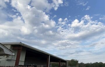 В США мужчина угнал самолет и угрожает протаранить супермаркет Walmart: видео