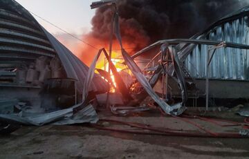 Россия разбомбила агропредприятие в Одесской области: уничтожены тонны продукции и спасательная техника Россия разбомбила агропредприятие в Одесской области: уничтожены тонны продукции и спасательная техника