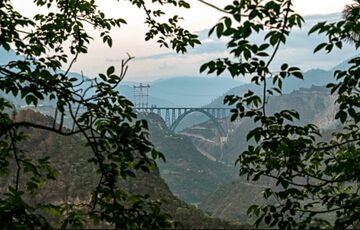 В Індії відкрили найвищий у світі залізничний міст