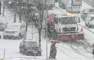 Де в Києві сніг прибирають або як проїхати без заторів Де в Києві сніг прибирають або як проїхати без заторів