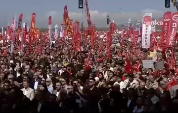 В Турции прошел массовый митинг с требованием освободить мэра Стамбула