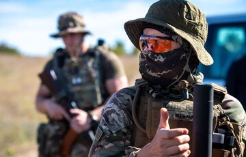 Мужчинам разрешили выезжать за границу, но не всем и под залог Мужчинам разрешили выезжать за границу, но не всем и под залог