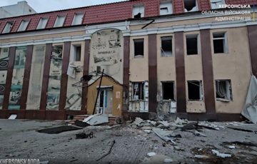 Россияне ударили из артиллерии по центру Херсона: двое пострадавших