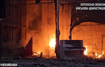 Россияне сбросили авиабомбы на Херсон: уничтожен Дом культуры Россияне сбросили авиабомбы на Херсон: уничтожен Дом культуры