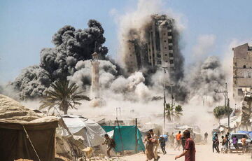 Израиль нанес удар по башне ”Муштаха” в Газе, заявляя, что это оплот боевиков ХАМАС Израиль нанес удар по башне ”Муштаха” в Газе, заявляя, что это оплот боевиков ХАМАС