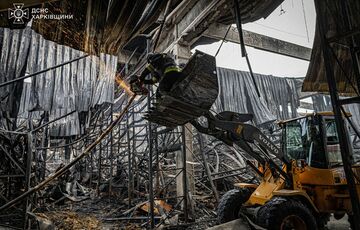 Число жертв російського удару по ”Епіцентру” у Харкові зросло до 18 осіб