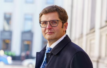 Нардеп от ”Слуги народа” полгода не появляется в Украине - строит бизнес за границей