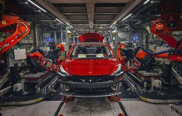 Компания Tesla отзывает тысячи электромобилей из-за дефекта