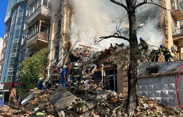 Число загиблих під завалами житлового будинку, по якому вдарили дрони, зросло до 5