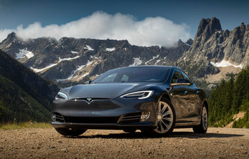 Tesla решила отозвать более 500 тысяч электромобилей в США 