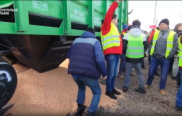 Зерно, которое поляки высыпали с украинского железнодорожного вагона, направлялось в Германию