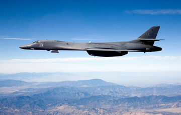 В США разбился сверхзвуковой стратегический бомбардировщик B-1B Lancer