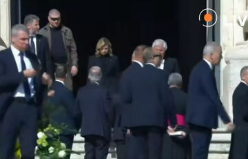 Зеленский в Риме встречается с Трампом перед церемонией прощания с Папой Римским, - СМИ