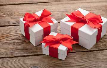 Квіткові композиції та букети з їжі: які подарунки найчастіше вибирають українці