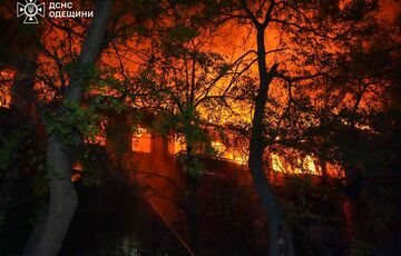 Одессу ночью атаковал 21 российский беспилотник: спасатели продолжают разбирать завалы жилого дома Одессу ночью атаковал 21 российский беспилотник: спасатели продолжают разбирать завалы жилого дома