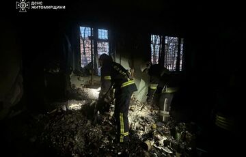 Російський дрон влучив у багатоповерхівку на Житомирщині