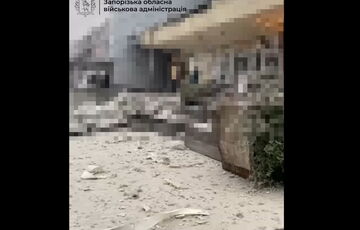 Россияне нанесли баллистический удар по Запорожью, есть пострадавшие: первые кадры Россияне нанесли баллистический удар по Запорожью, есть пострадавшие: первые кадры