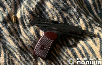 В Киеве пьяный мужчина открыл огонь с балкона многоэтажки В Киеве пьяный мужчина открыл огонь с балкона многоэтажки