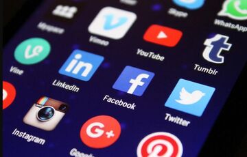 В крупнейших мировых компаниях готовятся к новым сокращениям и ”заморозке” найма 