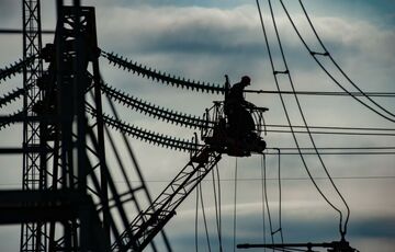 В пяти областях начали отключать свет