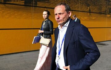 Основатель ”Яндекс” покидает все посты из-за санкций ЕС. Акции компании рухнули Основатель ”Яндекс” покидает все посты из-за санкций ЕС. Акции компании рухнули