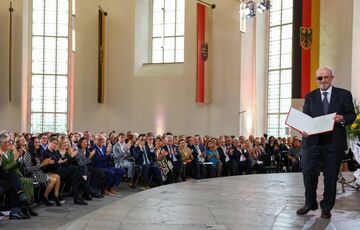 Культовий письменник Салман Рушді згадав Україну на врученні престижної премії