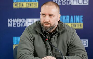 Росіяни скинули вибухівку з дрону на автобус з людьми у Дергачах: кількість поранених зростає