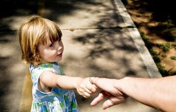 В Украине становится больше детей-сирот