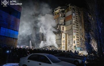 Появились кадры с места удара по жилому дому в Одессе: 2 человека погибли, 7 - не выходят на связь Появились кадры с места удара по жилому дому в Одессе: 2 человека погибли, 7 - не выходят на связь