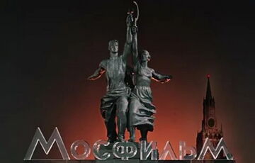 Россияне воюют на бронетехнике 50-х годов со склада ”Мосфильма” Россияне воюют на бронетехнике 50-х годов со склада ”Мосфильма”