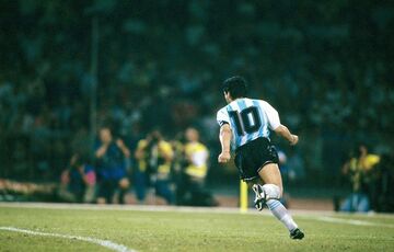 Один из главных футбольных турниров Аргентины получит имя Марадоны Один из главных футбольных турниров Аргентины получит имя Марадоны