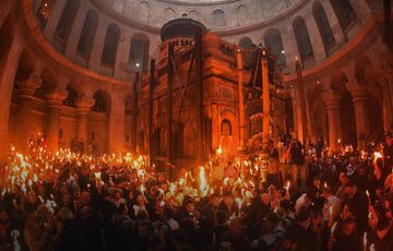 У Єрусалимі зійшов Благодатний вогонь
