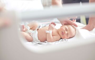 Монаршие амбиции: названы самые популярные и редкие имена новорожденных в 2021 году