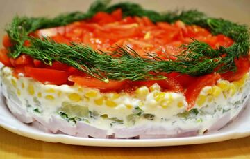 Вместо ”Оливье” и ”Шубы”: подборка вкусных салатов на новогодний стол Вместо ”Оливье” и ”Шубы”: подборка вкусных салатов на новогодний стол
