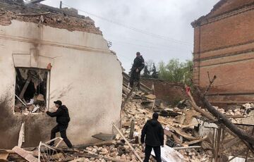 Россияне утром ударили по Купянску: известно о попадании в жилые дома 