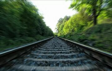 Из-за российских обстрелов ограничено движение поездов между Николаевом и Херсоном