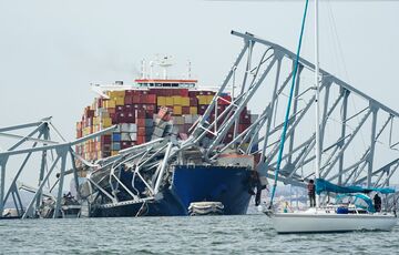 После обрушения моста в Балтиморе погибли шесть человек После обрушения моста в Балтиморе погибли шесть человек