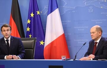 Шольц и Макрон призвали Путина к прямым переговорам с Зеленским Шольц и Макрон призвали Путина к прямым переговорам с Зеленским