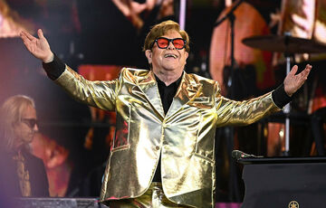 Элтон Джон дал последний концерт в Великобритании