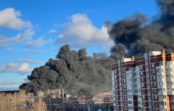 На заводе в Екатеринбурге вспыхнул масштабный пожар На заводе в Екатеринбурге вспыхнул масштабный пожар