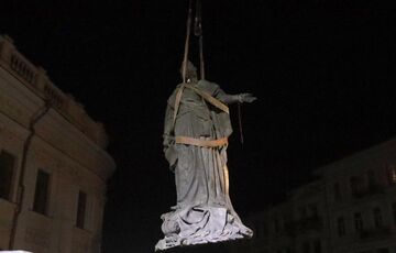 Историческое событие: в Одессе демонтирован памятник Екатерине II