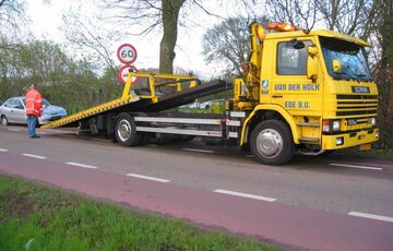 В Одессе женщина угнала эвакуатор и попала в ДТП В Одессе женщина угнала эвакуатор и попала в ДТП