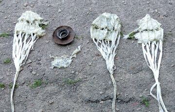 Россия сбросила на Харьковскую область снаряды на парашютах: фото