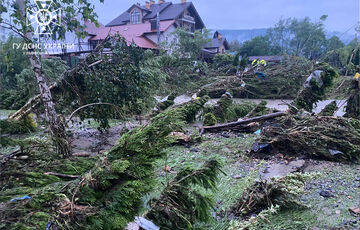 Остались без газа и воды: из-за мощных ливней затопило поселок на Львовщине