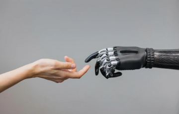 Діти, які втратили кінцівки під час обстрілів, поїдуть на протезування до США