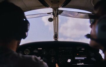 В Болгарии сел самолет, который вылетел из Литвы и пролетел 6 стран НАТО без разрешения