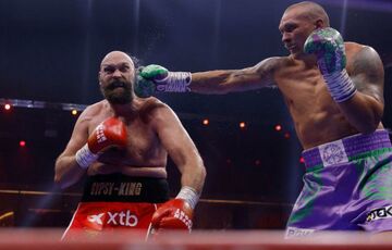 Зеленский поздравил Усика с победой Зеленский поздравил Усика с победой