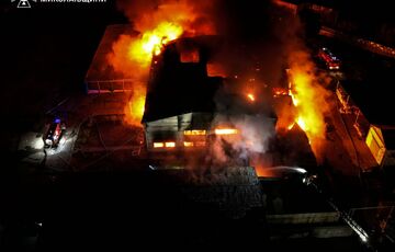 У Миколаєві ліквідовано масштабну пожежу після обстрілу невідомим дроном: фото