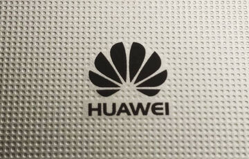 Huawei анонсировала первый смартфон на собственной ОС